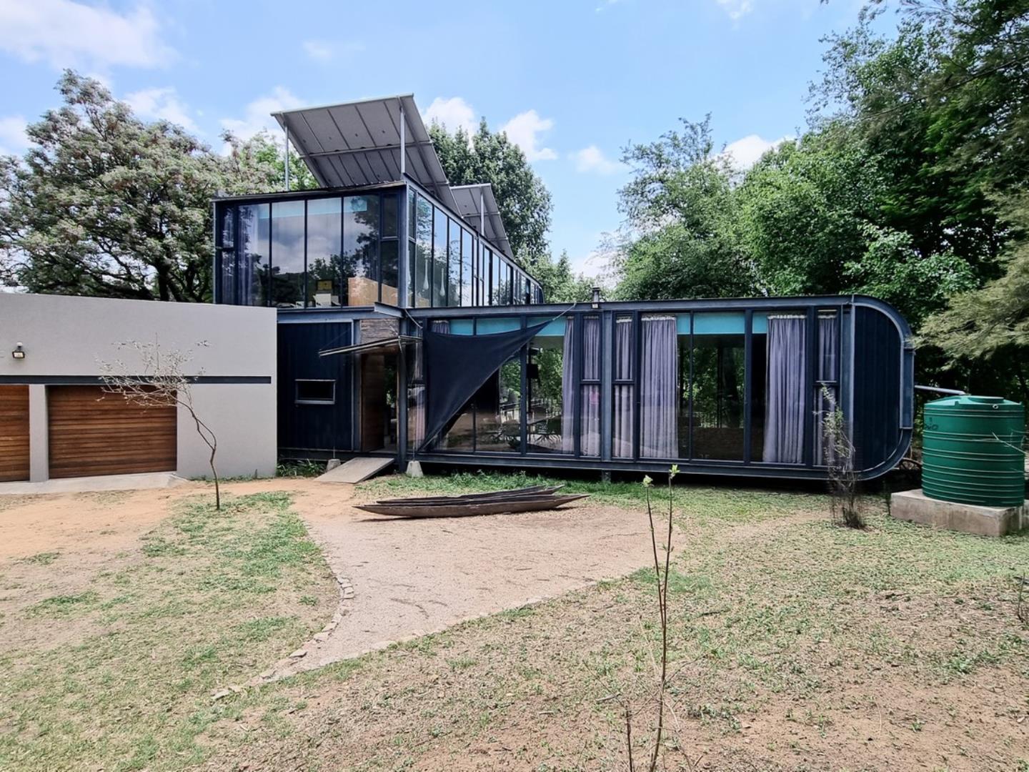 4 Bedroom House + Cottage/Flat for Sale - Gauteng
